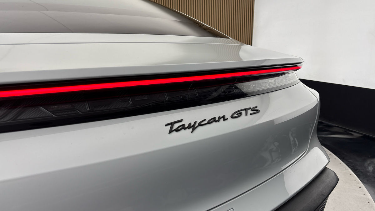 Porsche Taycan Image 35