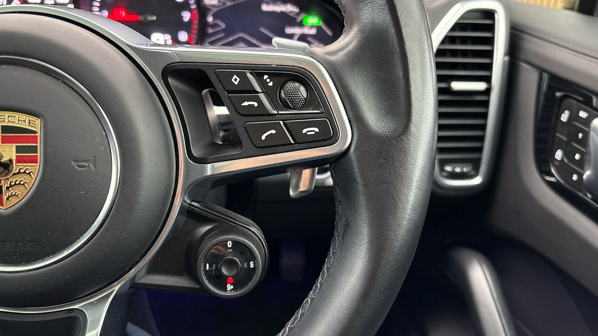 Porsche Cayenne Image 14