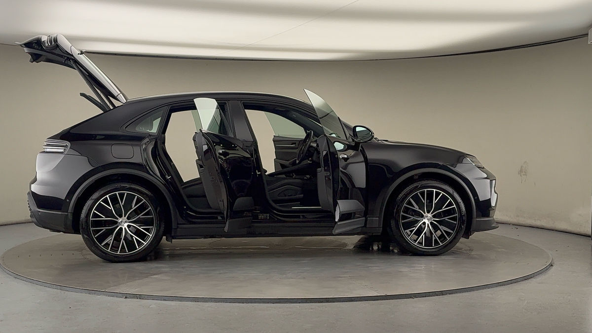 More views of Porsche Macan