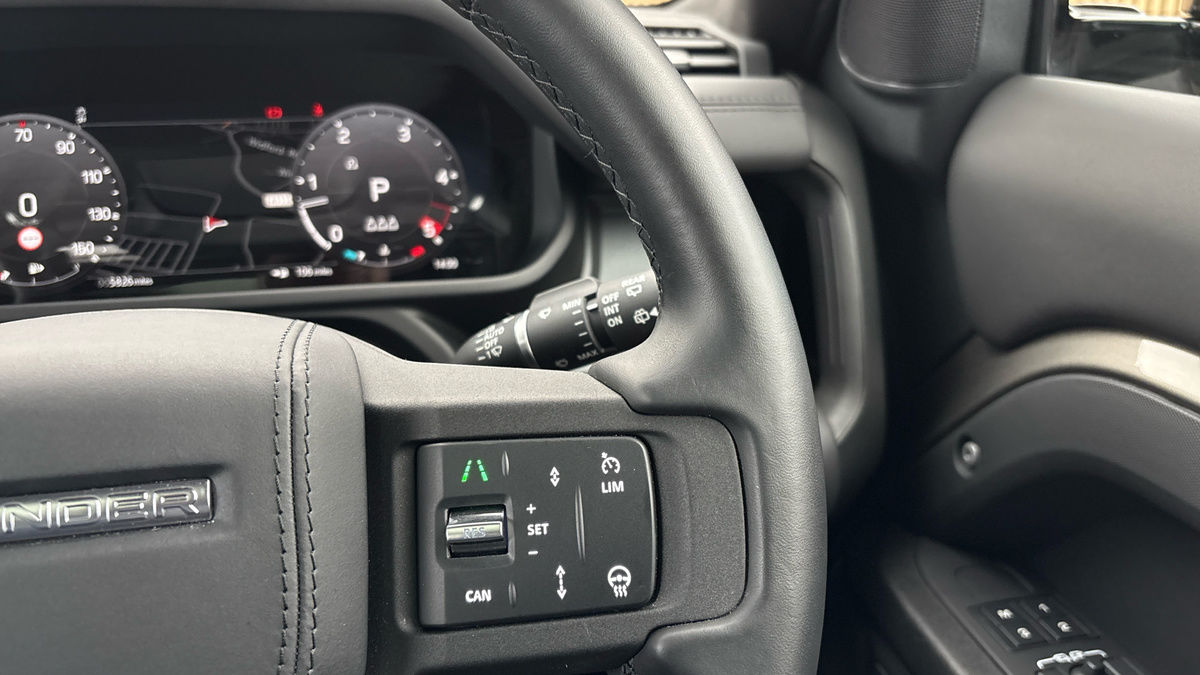 Land Rover Defender 90 Image 14