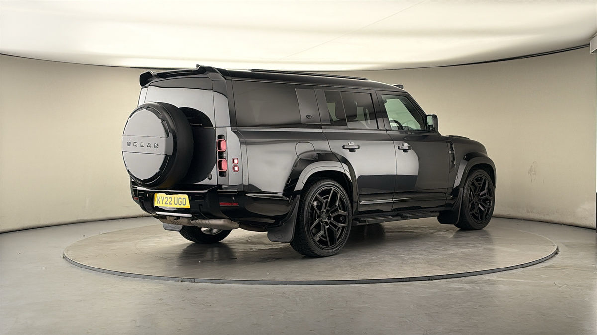 Land Rover Defender 130 Urban Image 21