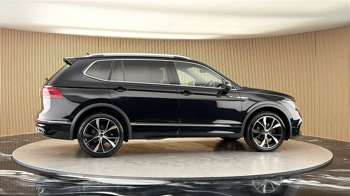 More views of Volkswagen Tiguan Allspace