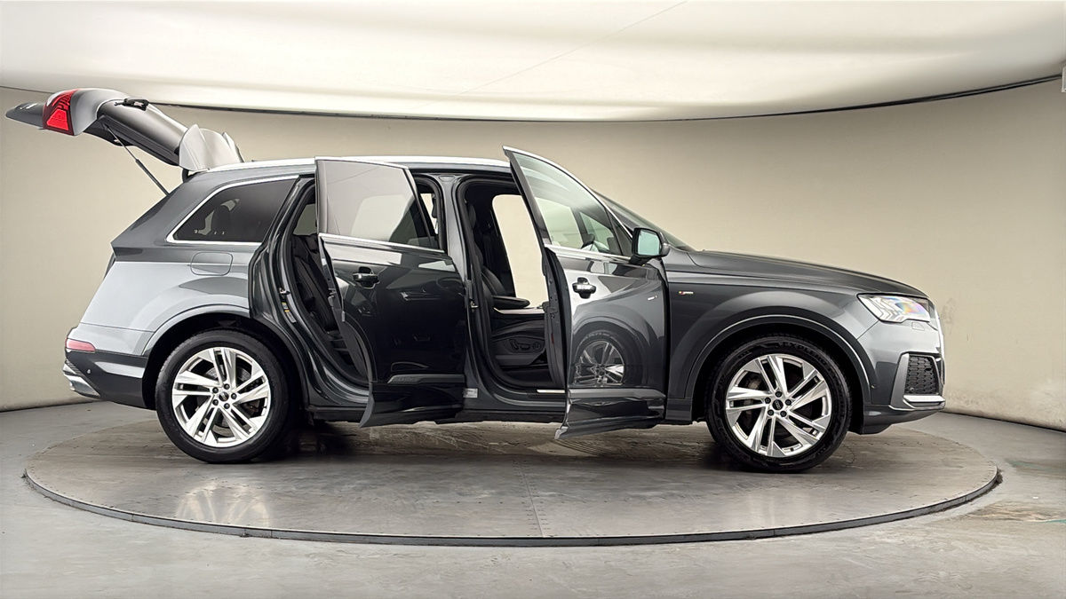 More views of Audi Q7