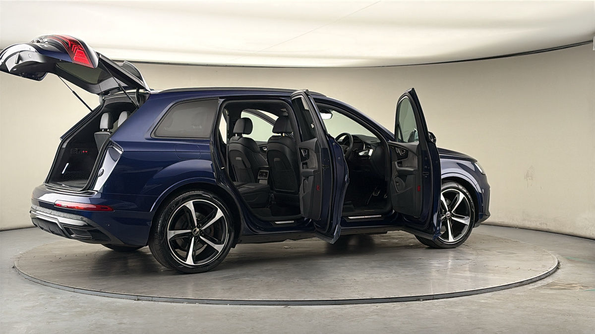 More views of Audi Q7