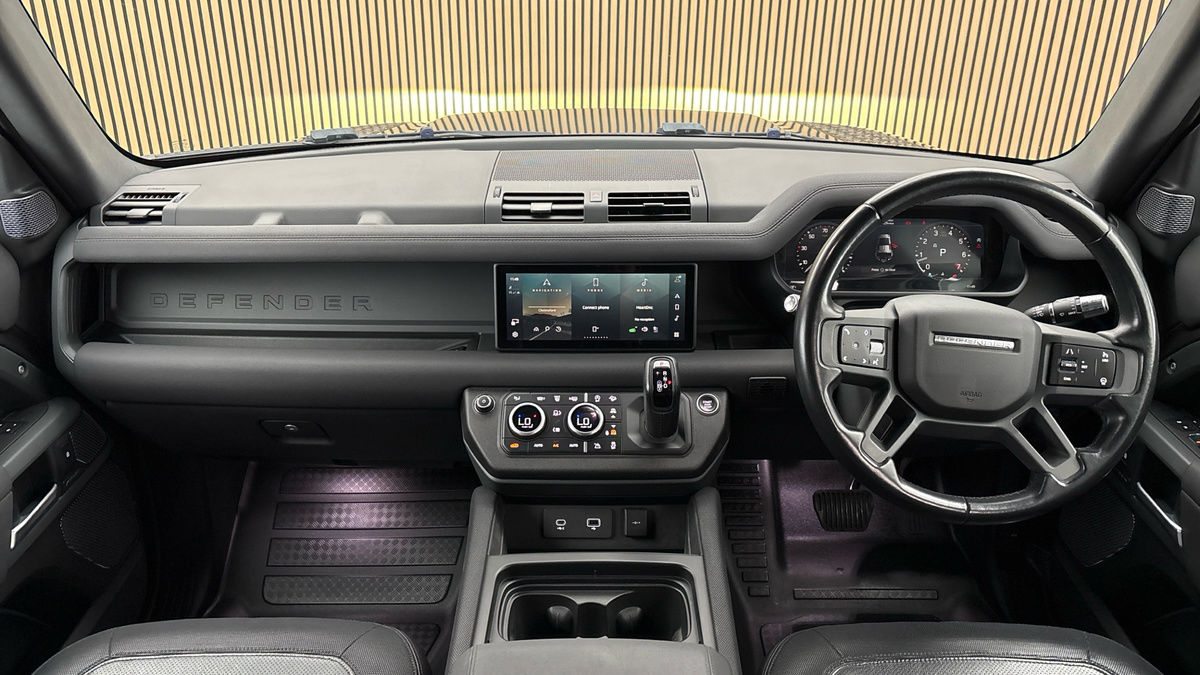 Land Rover Defender 110 Image 12