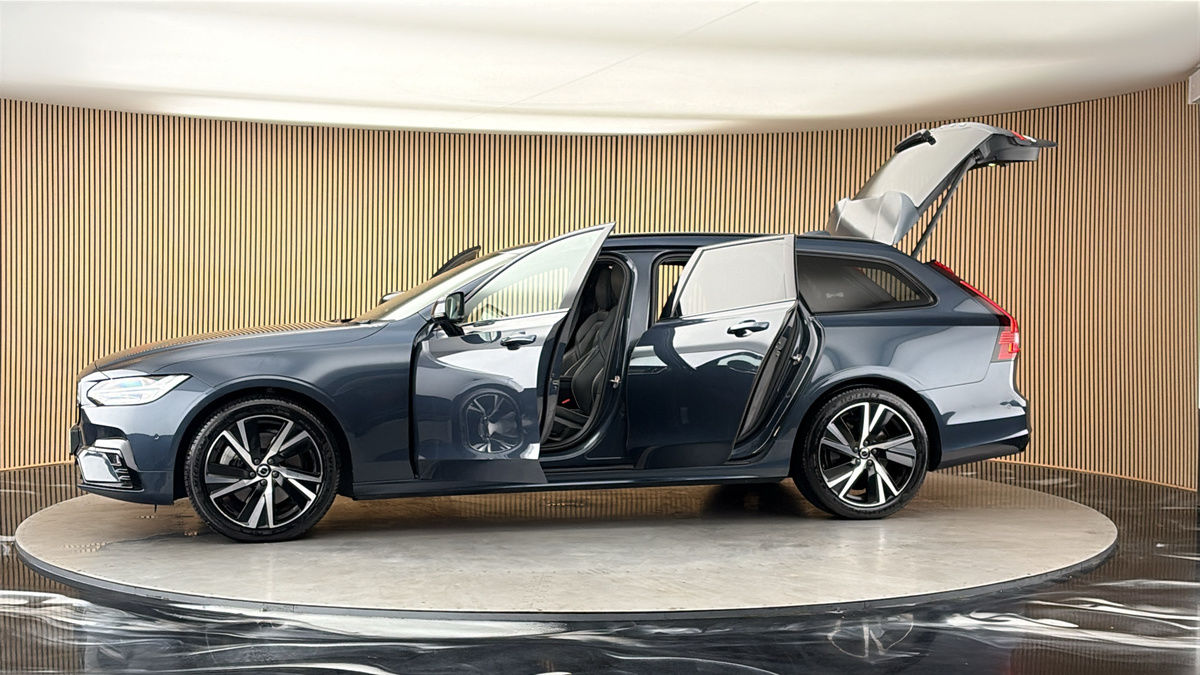 More views of Volvo V90