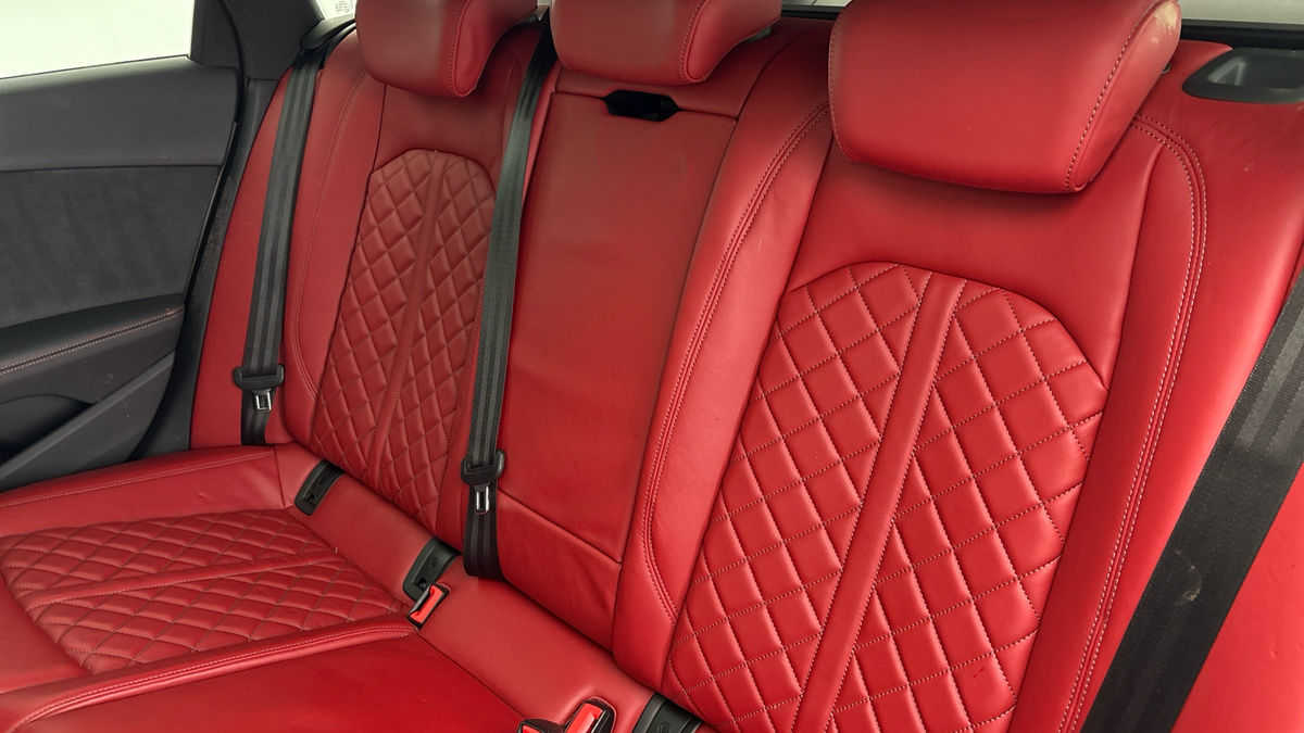 Audi S4 Avant Image 8