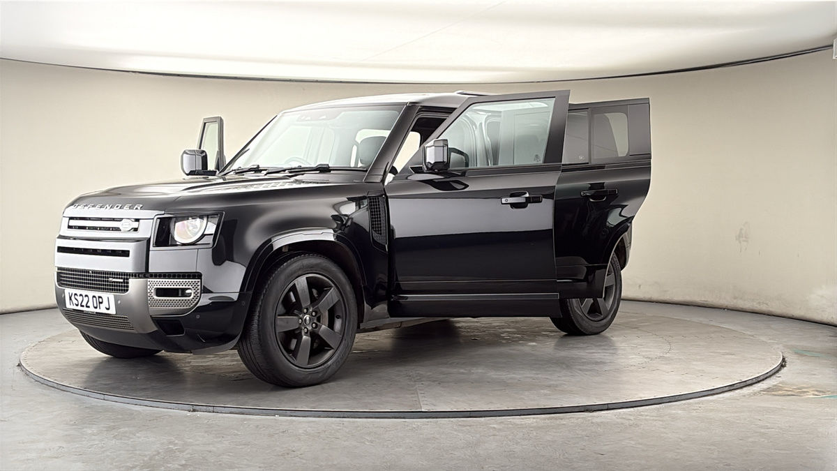 Land Rover Defender 110 Image 22