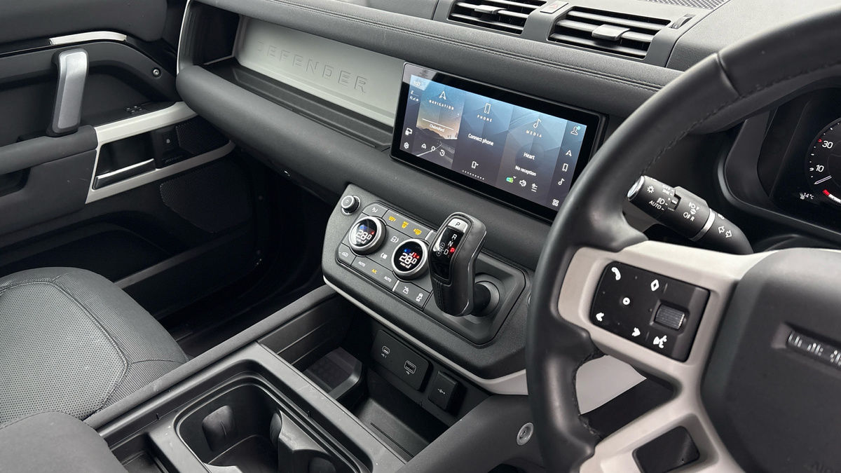 Land Rover Defender 90 Image 18