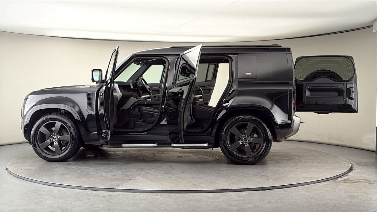 More views of Land Rover Defender 110