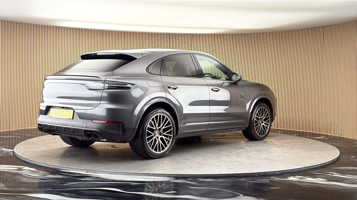 Porsche Cayenne Image 21