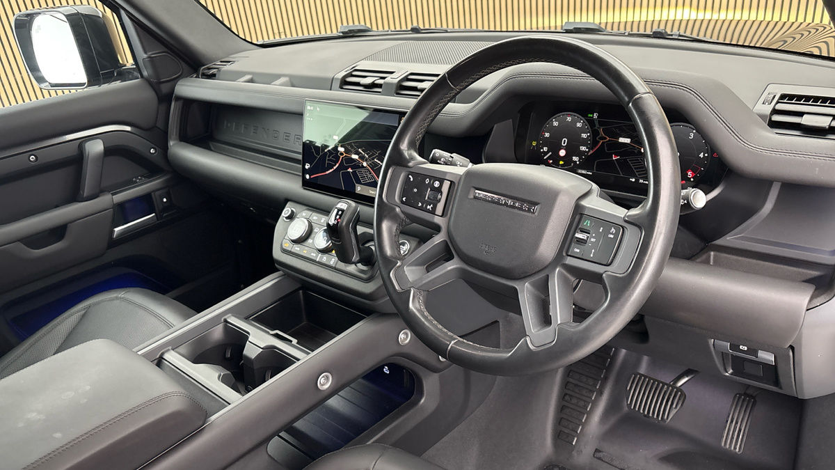 Land Rover Defender 110 Image 5