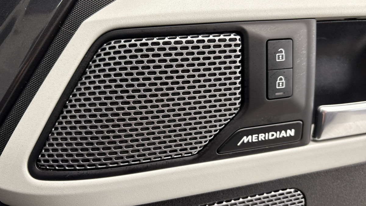 Land Rover Defender 110 Urban Image 25