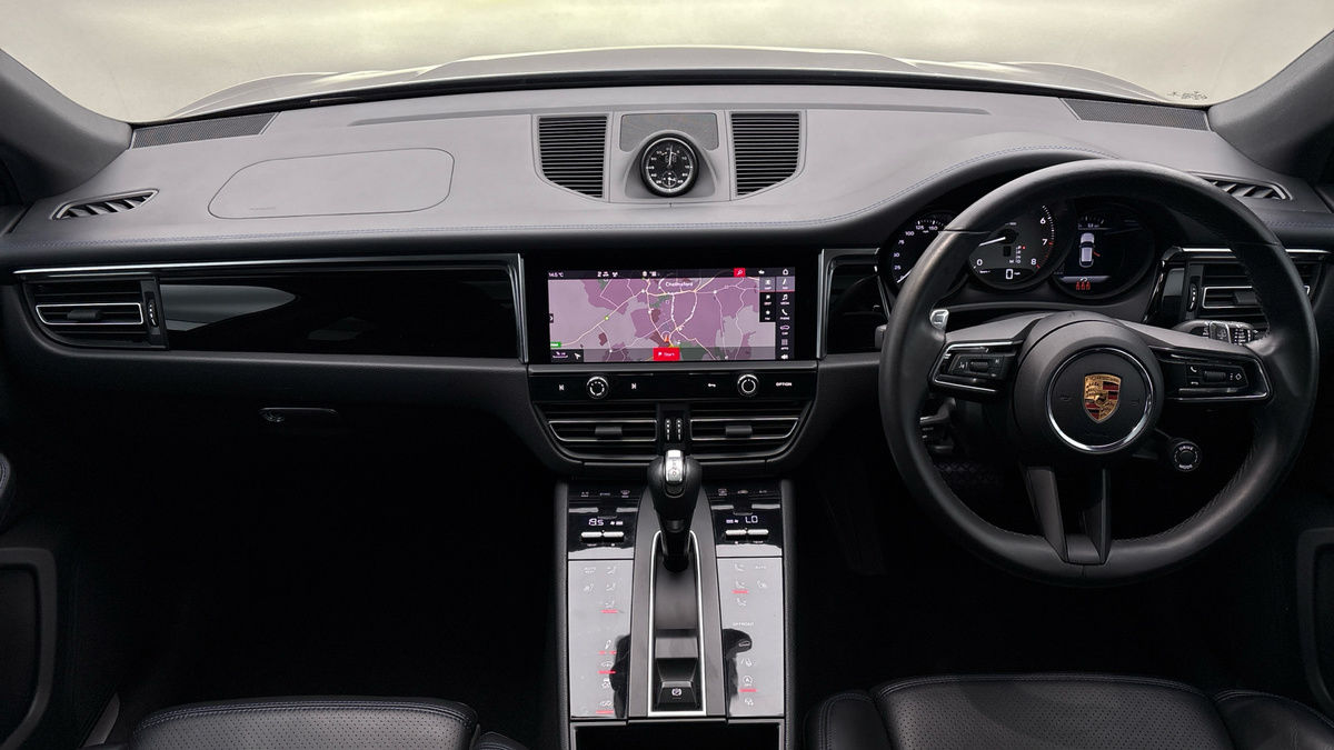 Porsche Macan Image 12