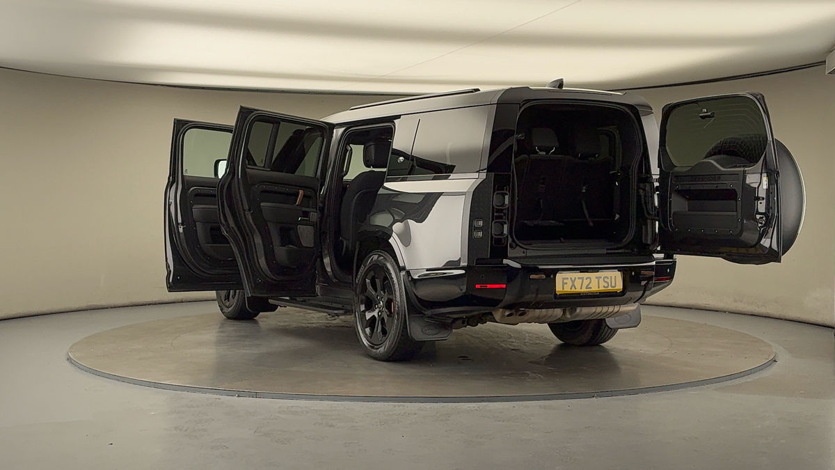 Land Rover Defender 130 Image 23