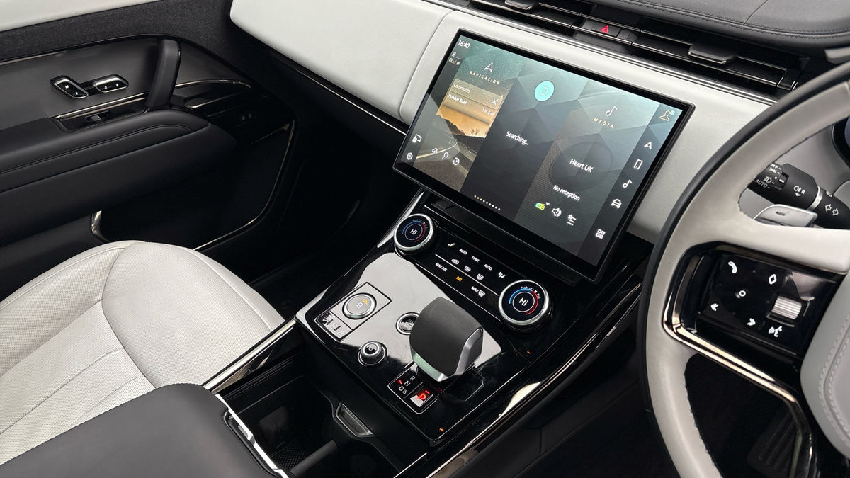 Land Rover Range Rover Sport Image 18