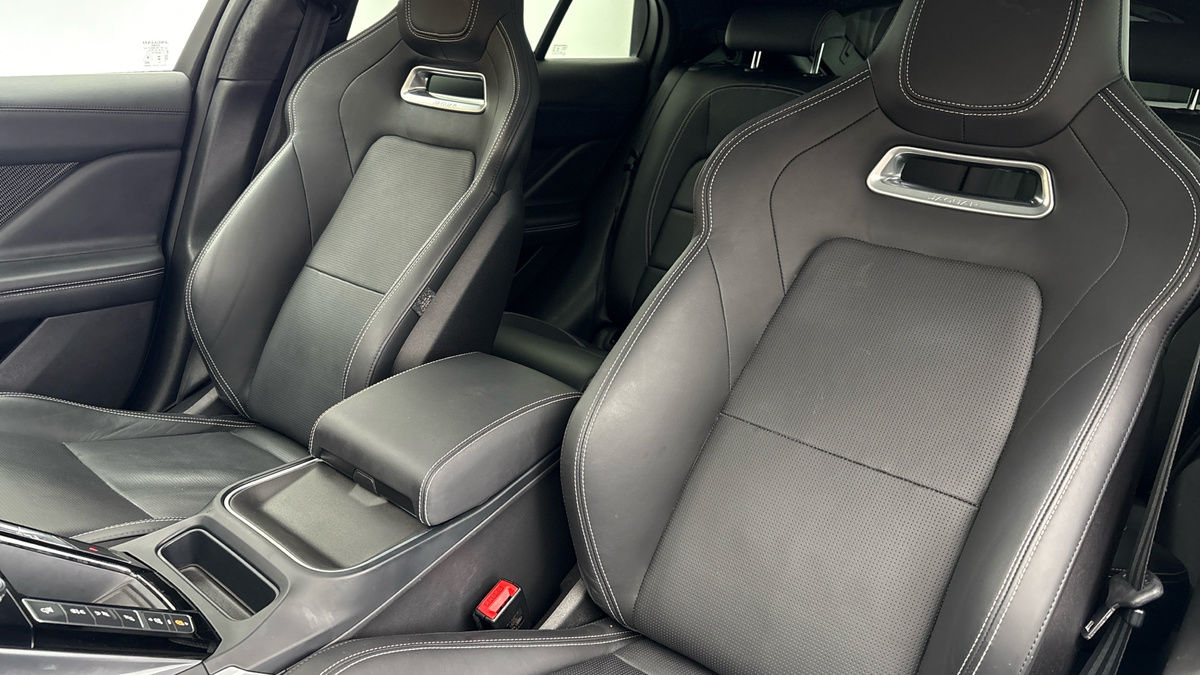 Jaguar I-PACE Image 7
