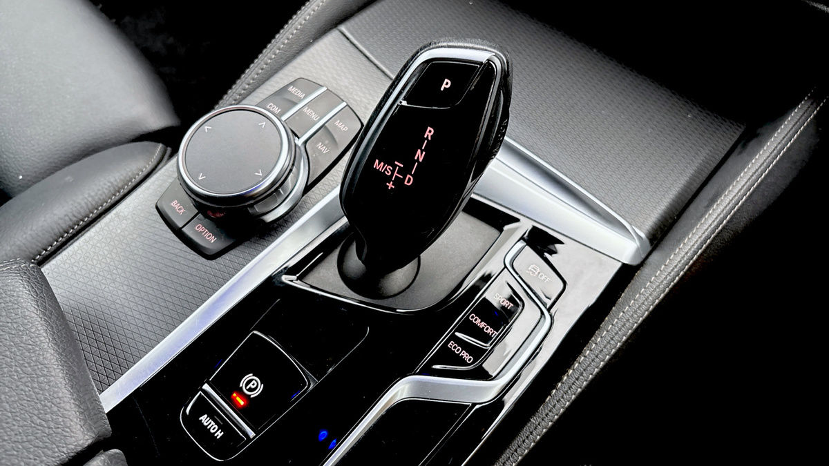 BMW 5 Series Image 6