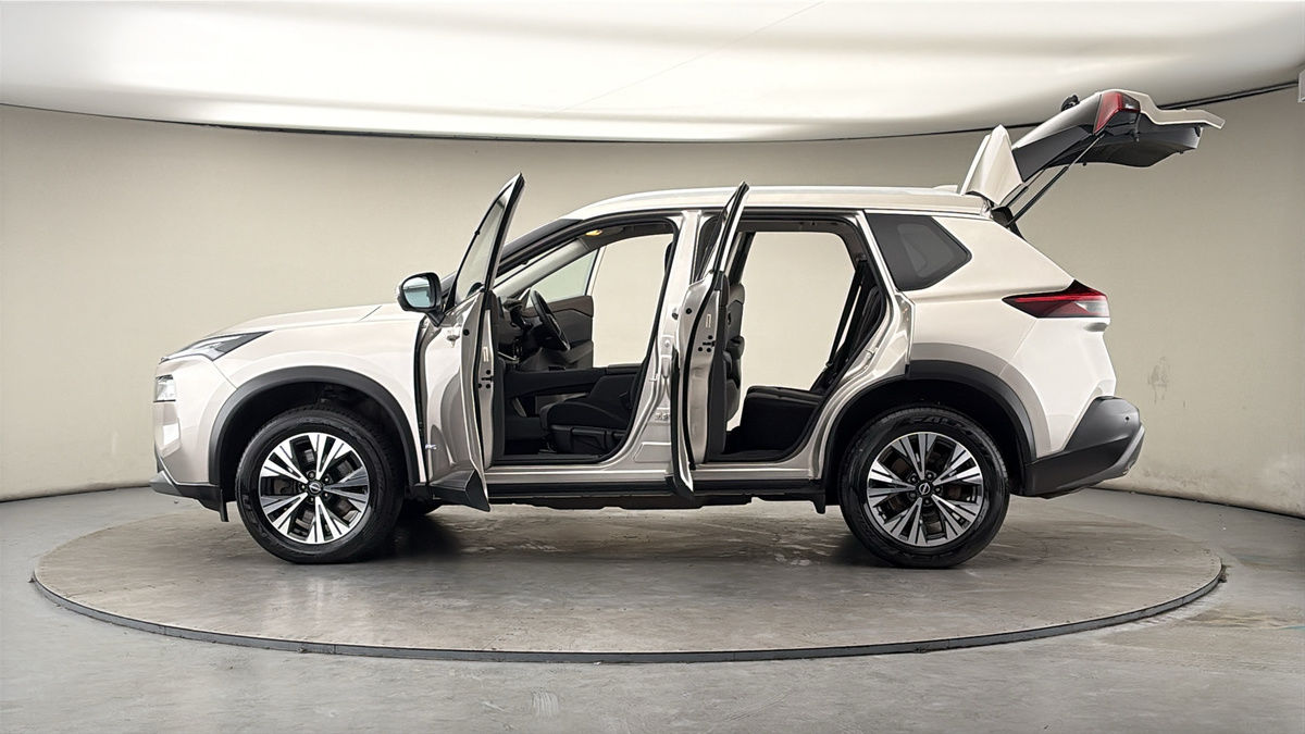 More views of Nissan X-Trail