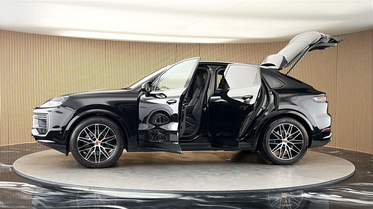 More views of Porsche Cayenne