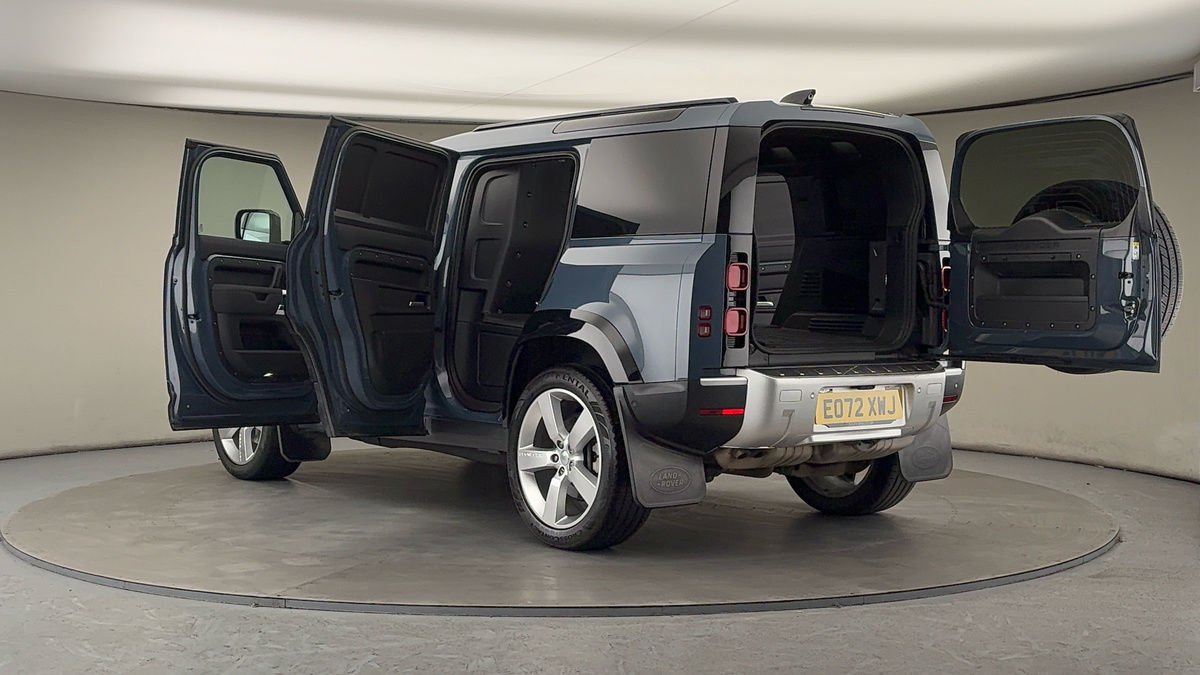 More views of Land Rover Defender 110