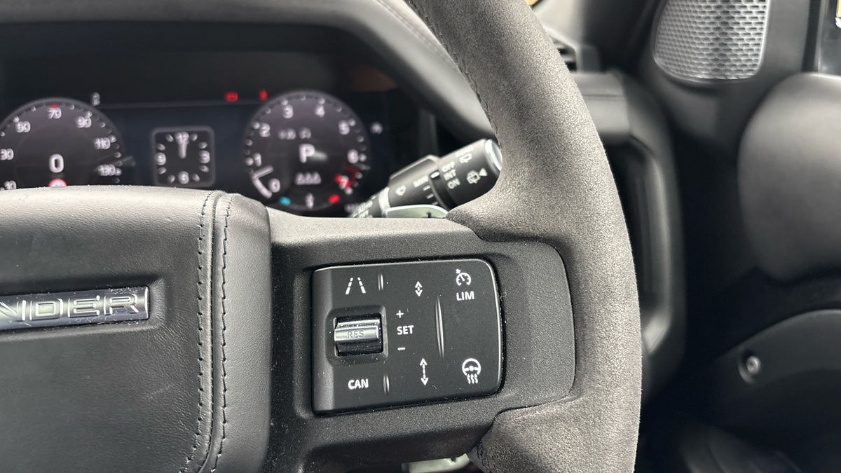 Land Rover Defender 90 Image 14