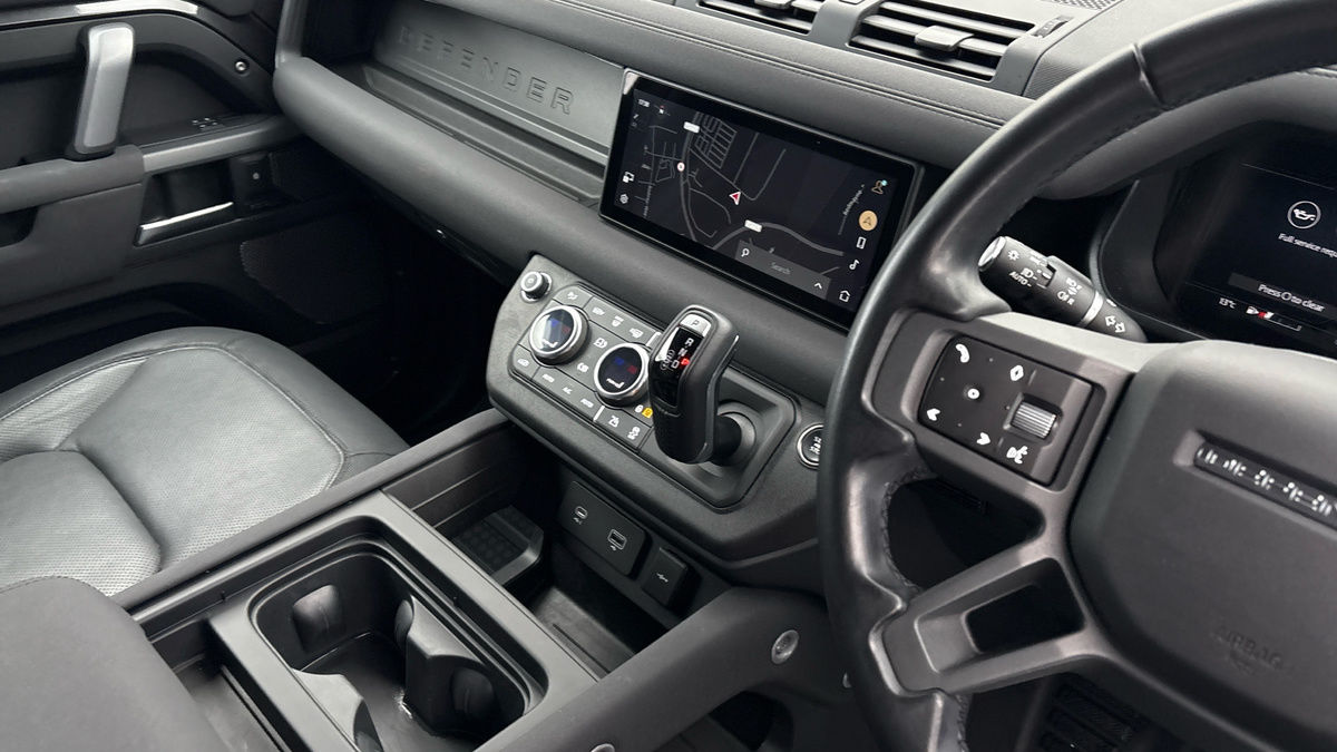 Land Rover Defender 110 Image 18