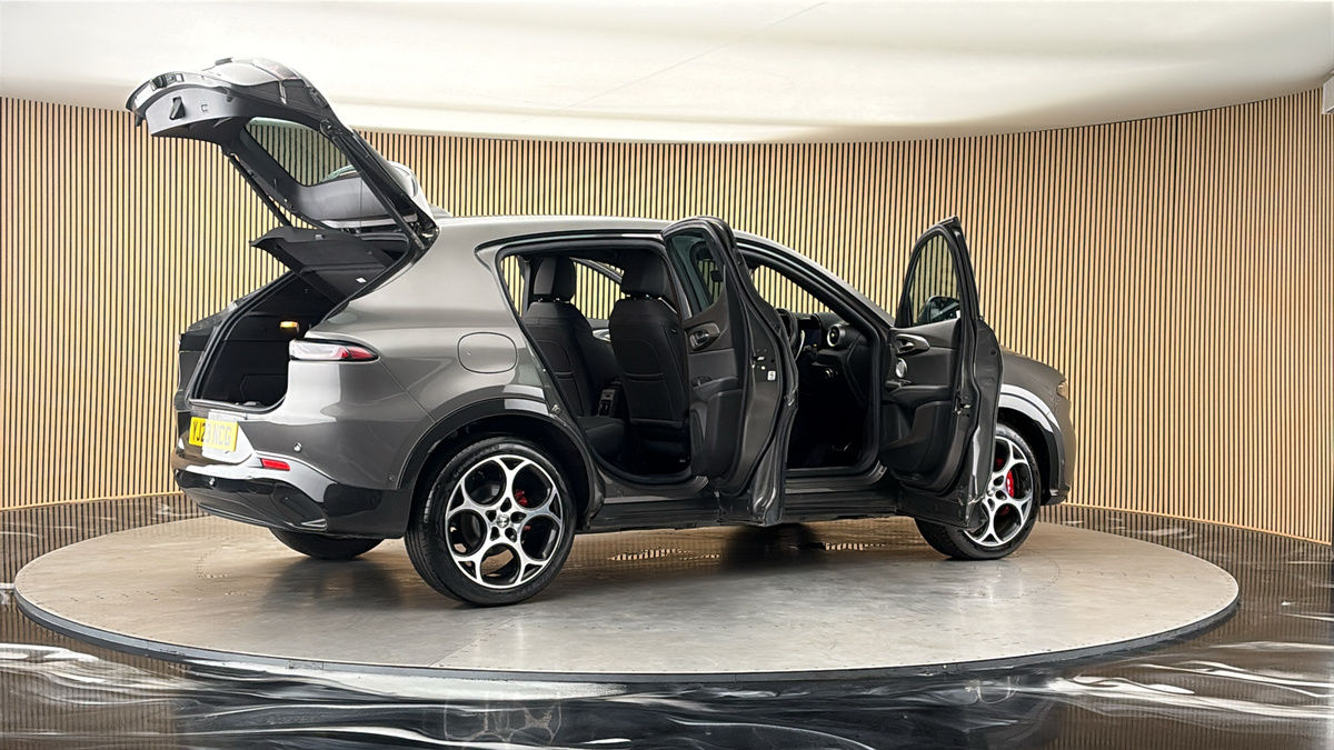 More views of Alfa Romeo Tonale