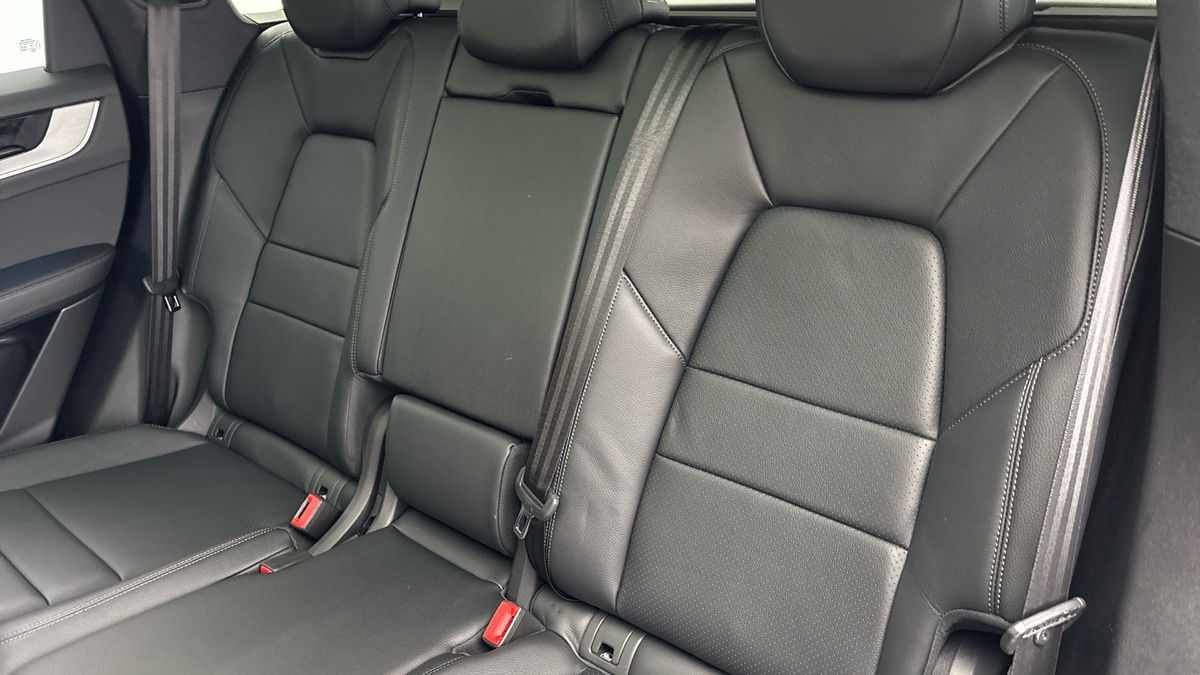 Porsche Cayenne Image 8