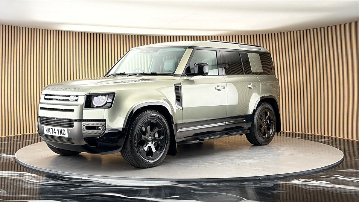 Land Rover Defender 110 Image 20