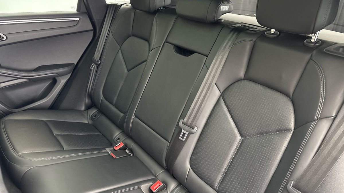 Porsche Macan Image 8