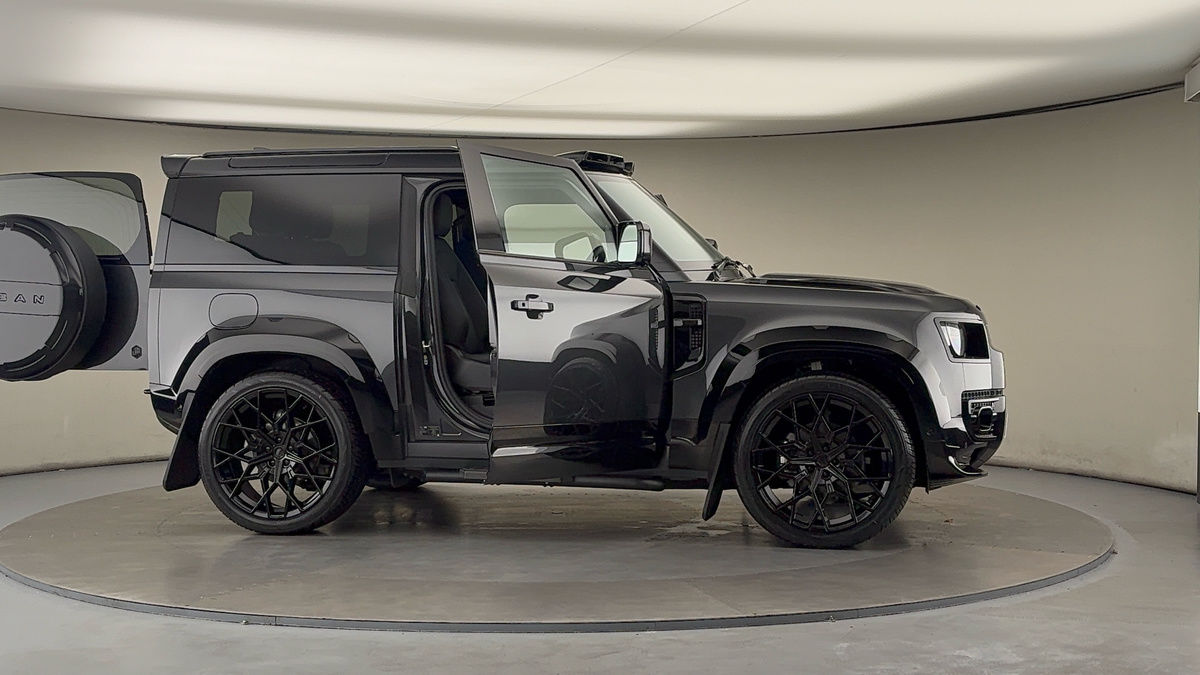 More views of Land Rover Defender 90