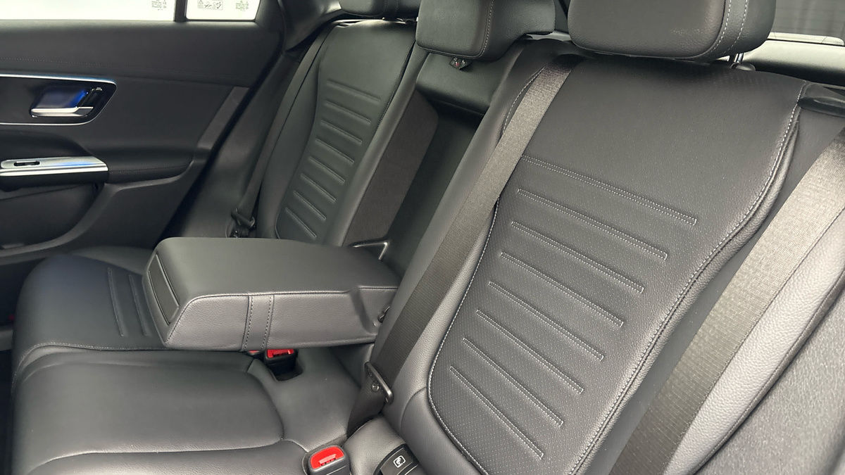 Mercedes-Benz GLC Image 9