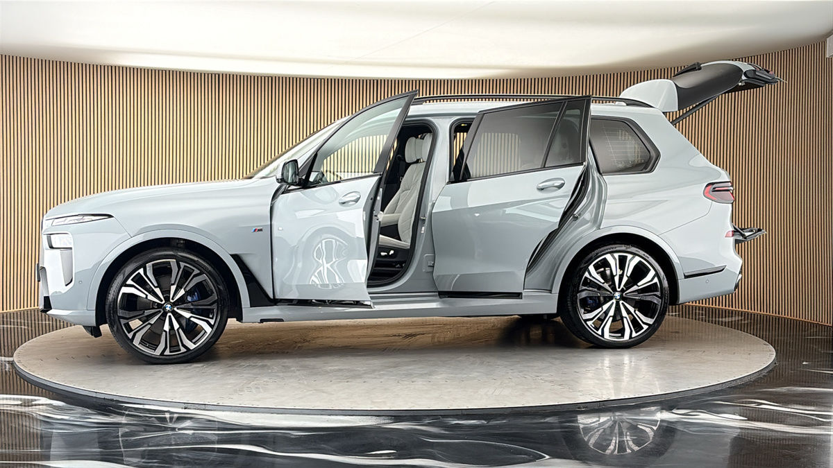 More views of BMW X7