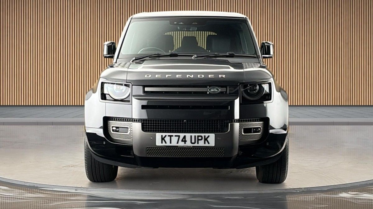 Land Rover Defender 130 Image 3