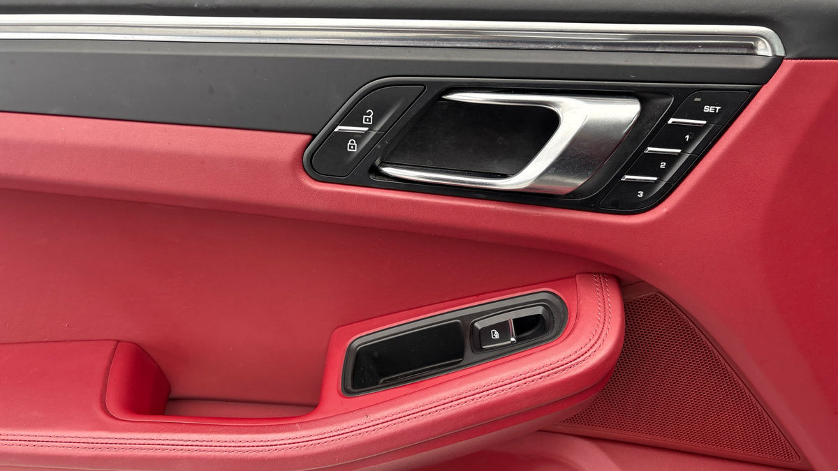 Porsche Macan Image 19