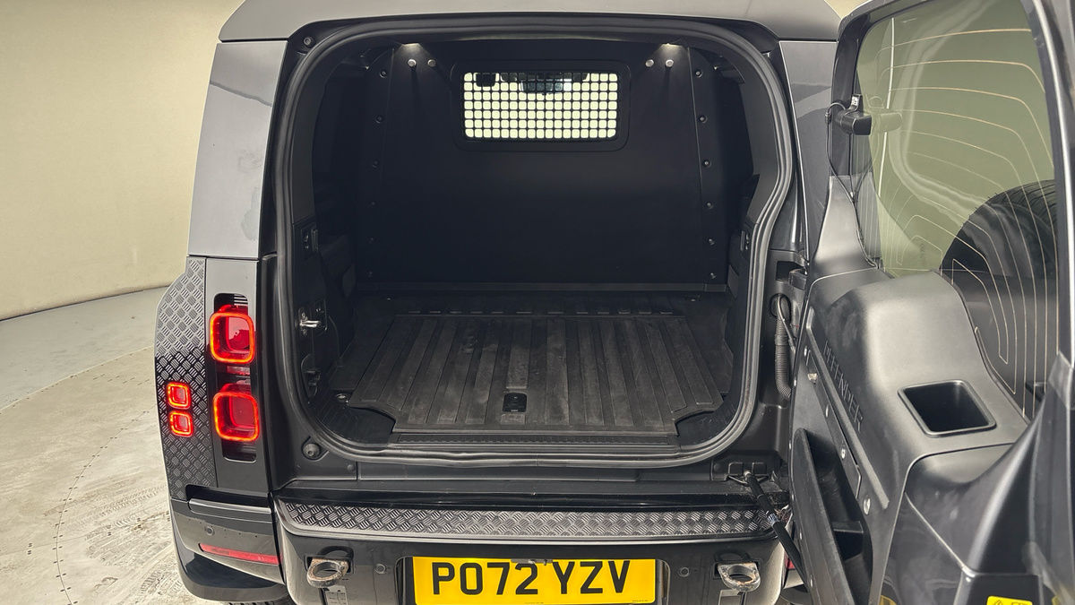 Land Rover Defender 90 Image 11