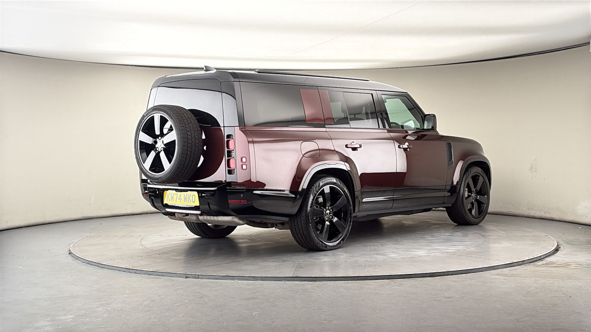 Land Rover Defender 130 Image 21