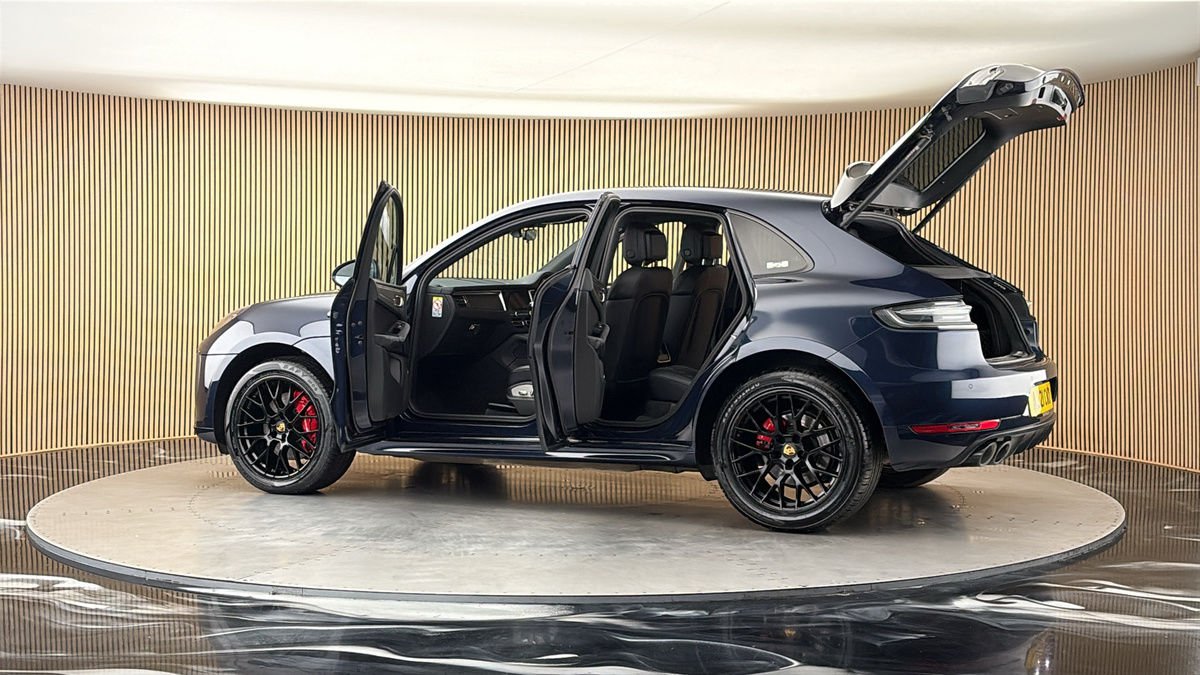 More views of Porsche Macan