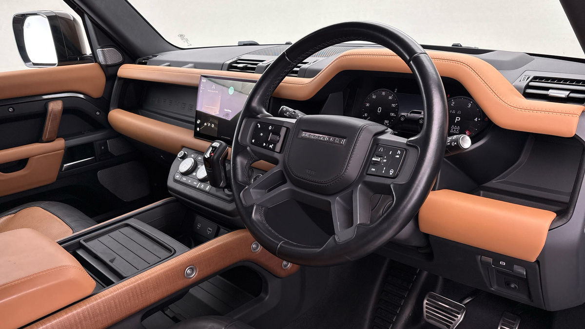 Land Rover Defender 130 Urban Image 5