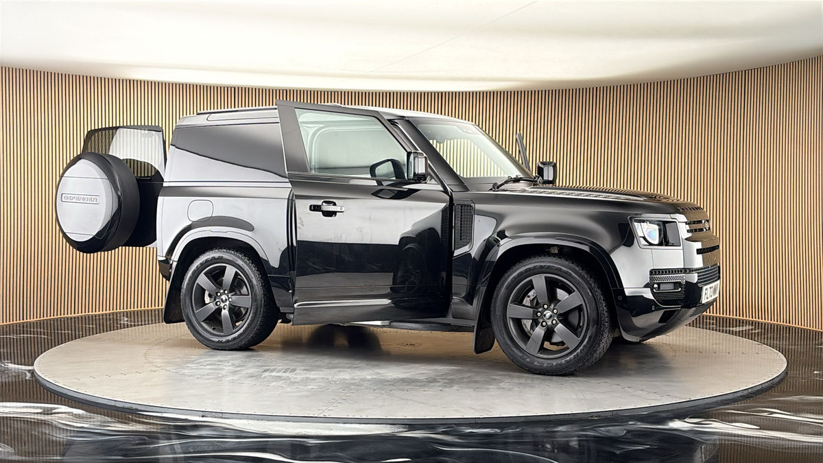 More views of Land Rover Defender 90