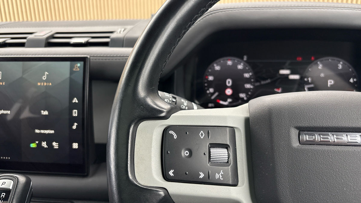 Land Rover Defender 130 Image 13