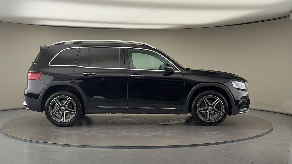 Mercedes-Benz GLB Image 16