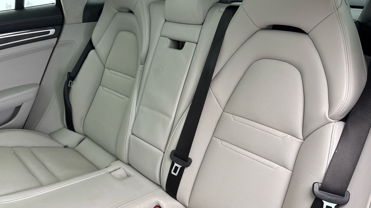 Porsche Panamera Image 8