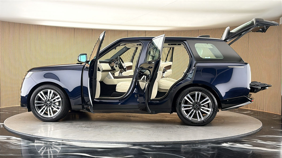 More views of Land Rover Range Rover