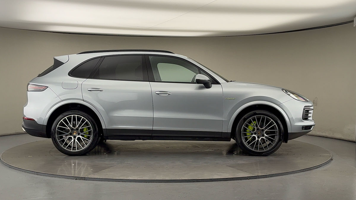 Porsche Cayenne Image 16