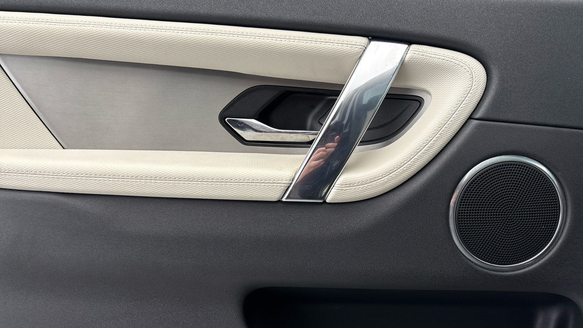 Land Rover Discovery Sport Image 19