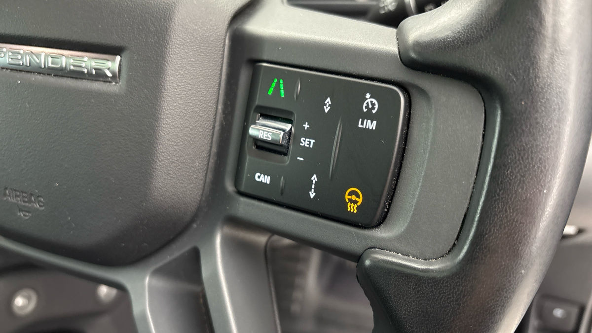 Land Rover Defender 110 Image 27