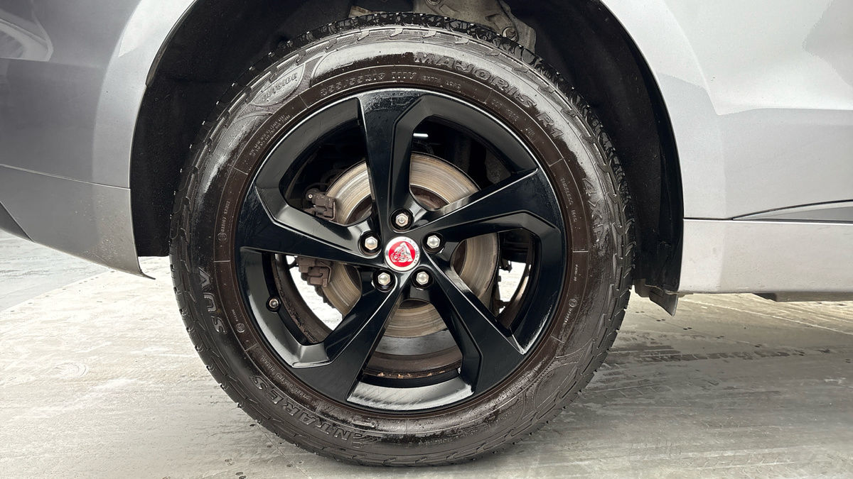 Jaguar F-PACE Image 10