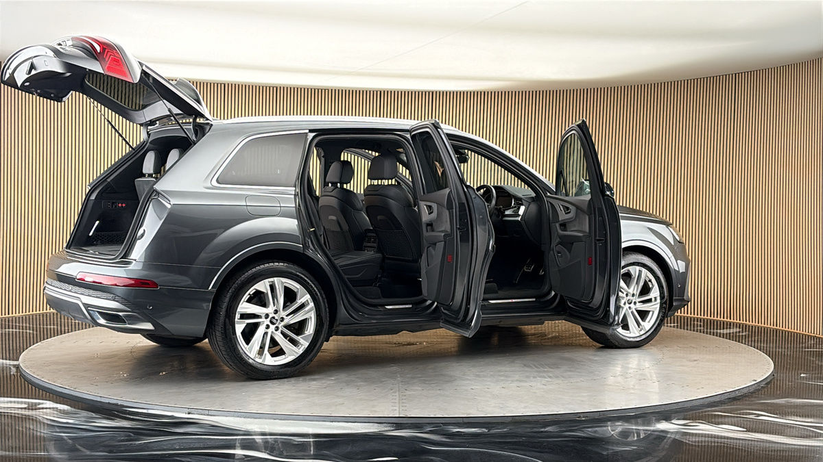 More views of Audi Q7